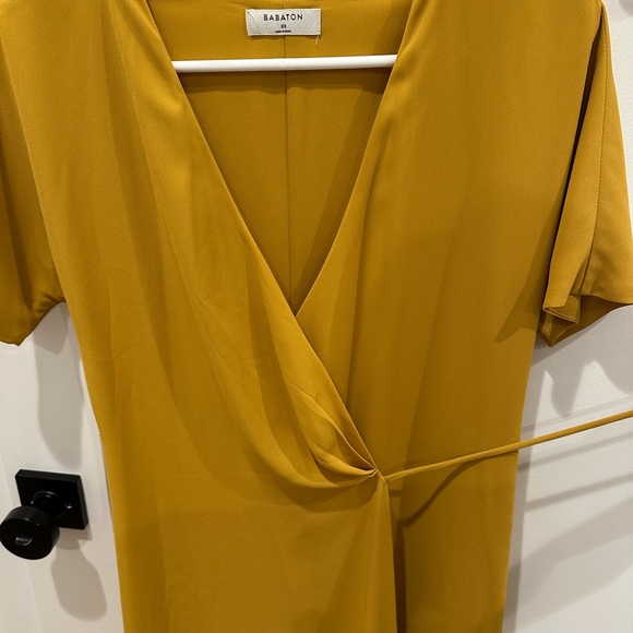 Aritzia Babaton Wallace Wrap Dress in Cairo Gold Size XS - Picture 4 of 6